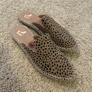 Report cheetah print mules